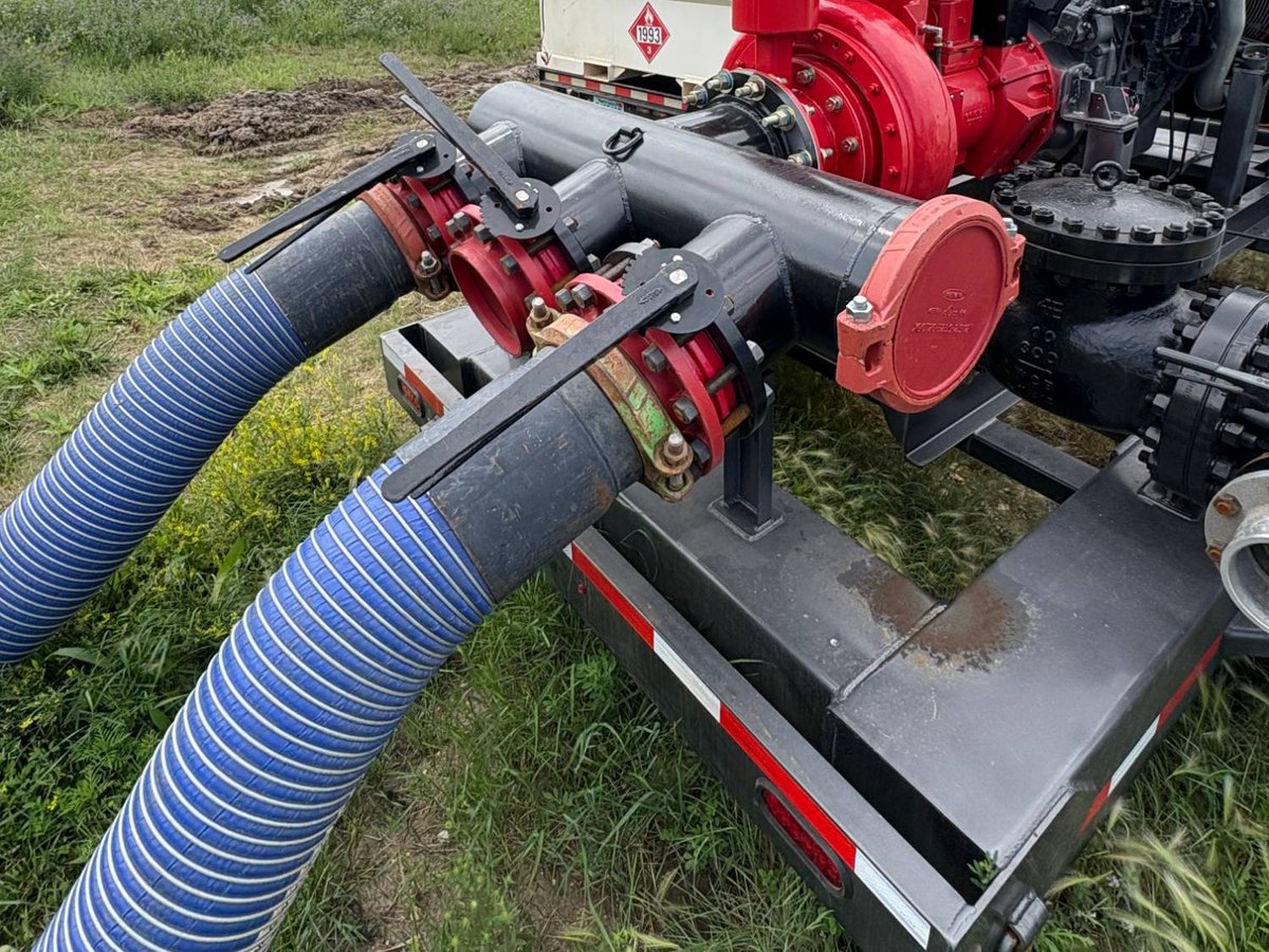 Pump discharge manifold with valved outlets and heavy hose connections